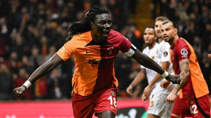 Gomis'ten futbolu bırakacağı iddialarına cevap!