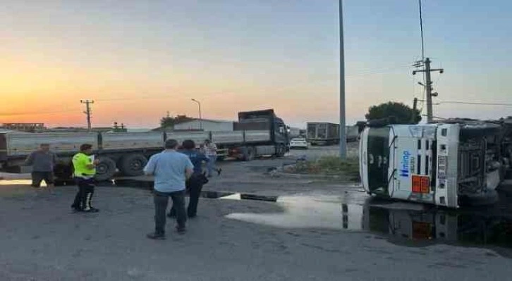 Gönen’de mazot yüklü tanker ile tır çarpıştı, sürücüler yaralandı