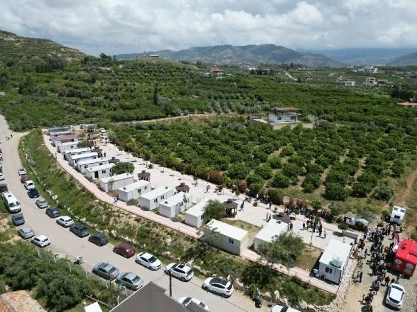 Gönüllü öğretmenlerin tek konteynerdeki çalışması, eğitim köyüne dönüştü