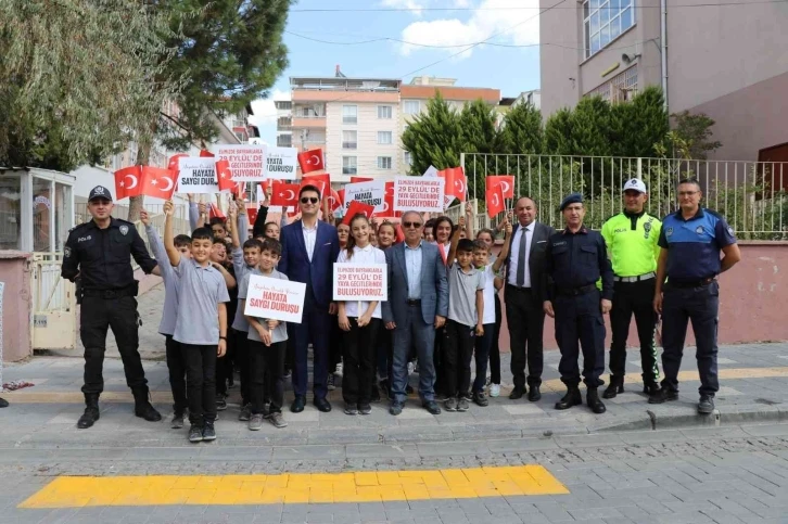 Gördes’te ’Yayalara Öncelik Duruşu’ etkinliği düzenlendi
