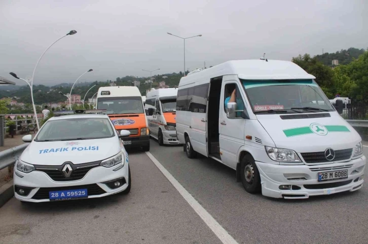 Göreleli dolmuş şoförlerinin durak eylemi
