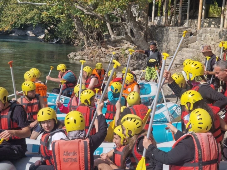 Görme engelli bireylerin rafting heyecanı
