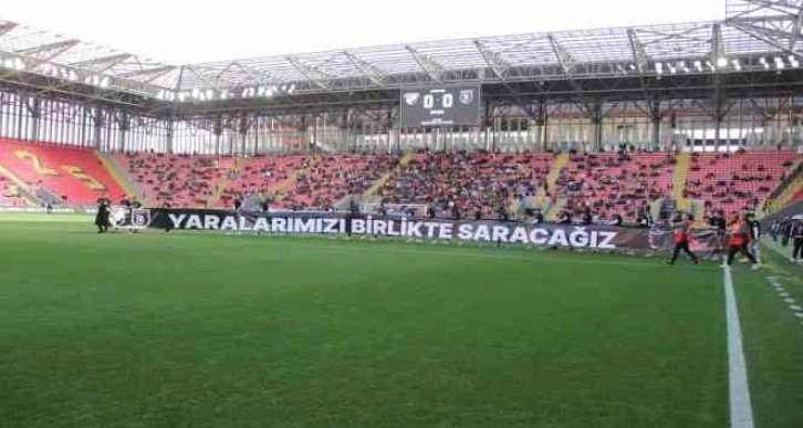 Göztepe ve Başakşehir depremzedeler için karşılaştı