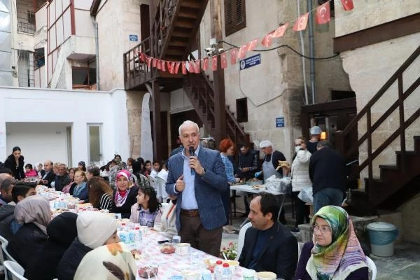 Gültak, Onkobüs hizmeti alan vatandaşlarla iftarda buluştu