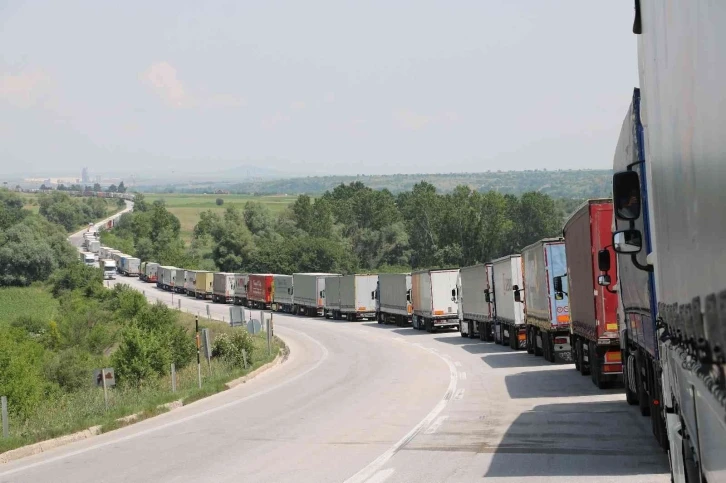 Gümrükte tır kuyruğu 40 kilometreyi aştı
