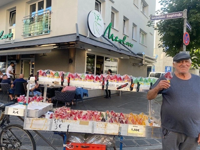 Gümülcineli Türk’ün elma şekerlerine Almanya’da yoğun ilgi
