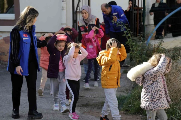 Gümüşhane’de deprem anı tatbikatı yapıldı
