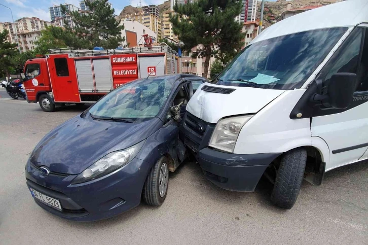 Gümüşhane’de trafik kazası: 2 yaralı
