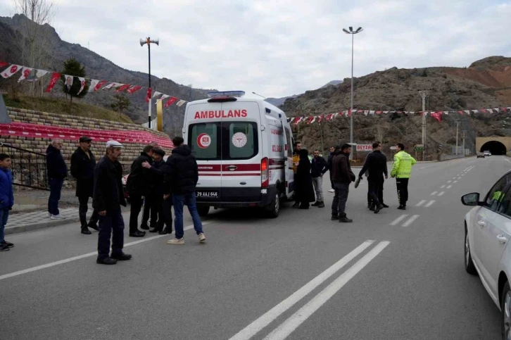 Gümüşhane’de yola atlayan 10 yaşındaki çocuğa otomobil çarptı
