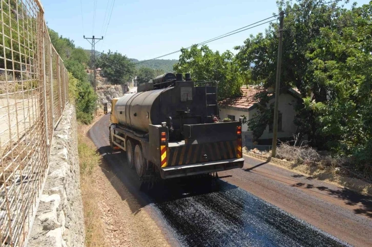 Gündoğmuş Güneycik yolu sathi asfaltla kaplanıyor
