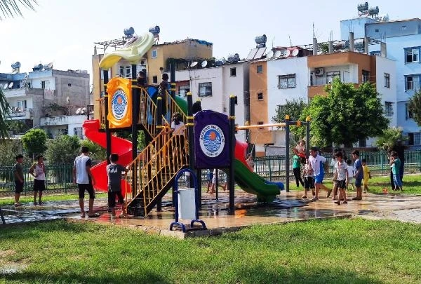 Güneş Mahallesi çocuk parkının oyun grupları yenilendi