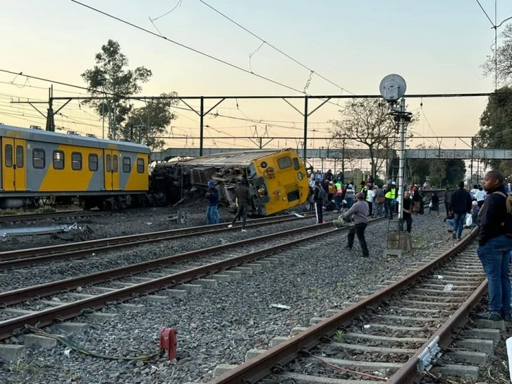 Güney Afrika’da tren raydan çıktı: 25 yaralı
