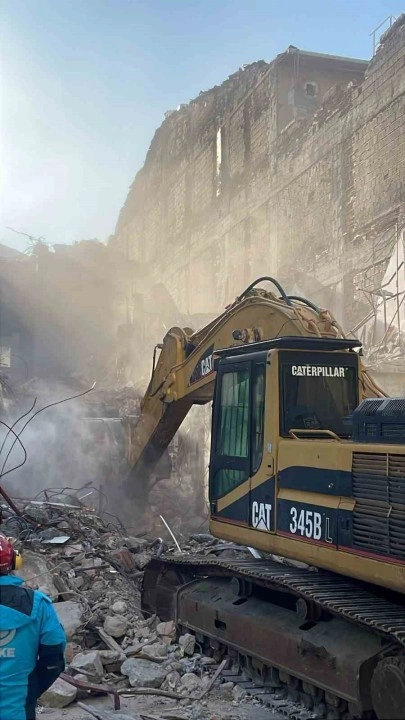 Güngören’de binanın çökmesine ilişkin 2 kişi gözaltına alındı