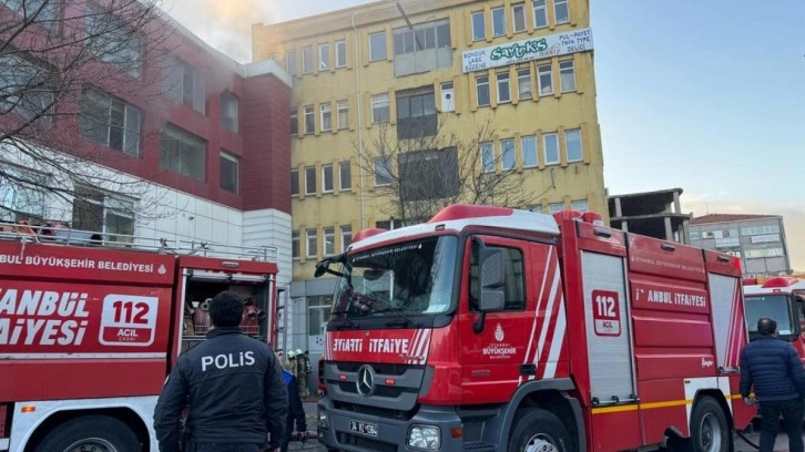 Güngören'de iş yerinde çıkan yangına müdahale ediliyor