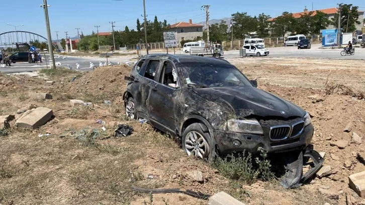 Gurbetçilerin kullandığı otomobiller çarpıştı, 3 kişi yaralandı
