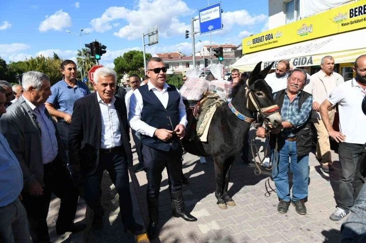 Güreş ağası, 1 milyon 17 bin TL olan ağalık parasını katırla getirdi
