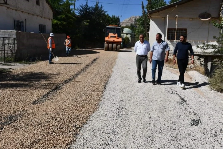 Gürün yolları tek tek yenileniyor
