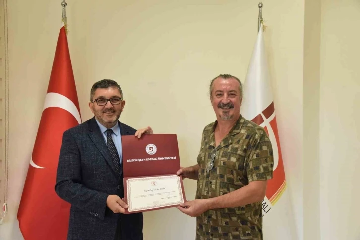 Güzel Sanatlar ve Tasarım Fakültesi Dekanlığına atanan Prof. Dr. Yurdakul görevine başladı
