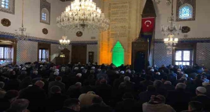 Hacı Bayram Veli Camii’nde binlerce vatandaş, depremde vefat edenlere dua etti