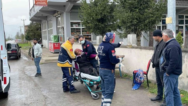 Hafif ticari araç otomobille kafa kafaya çarpıştı: 2 yaralı
