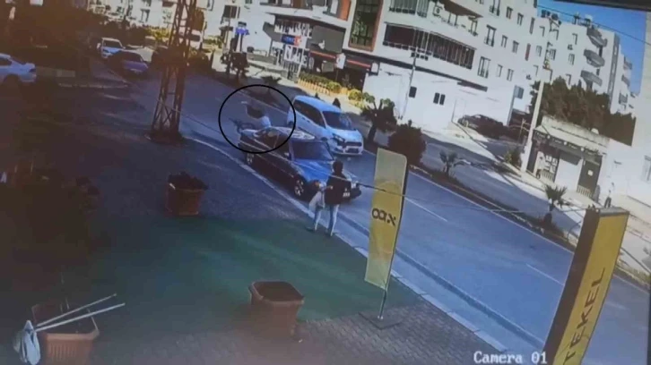 Hafif ticari aracın çarptığı bisikletli çocuk havaya uçtu, o anlar kamerada
