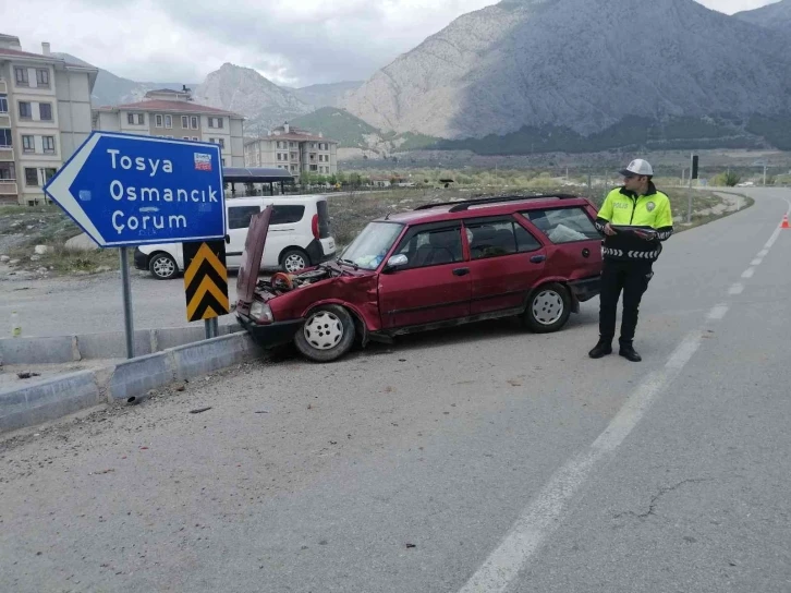 Hafit ticari araç ile otomobil çarpıştı: 1 yaralı
