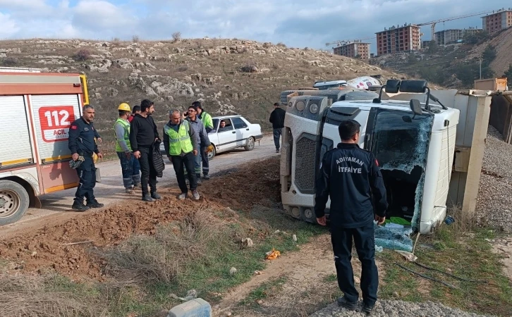 Hafriyat yüklü kamyon devrildi: 1 yaralı
