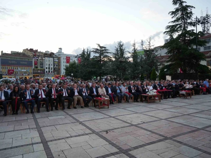 Hain darbe girişiminin 8’nci yıldönümünde yüzlerce vatandaş Kastamonu’da tek yürek oldu
