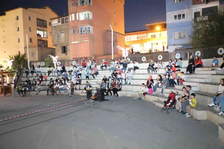 Hakkari Belediyesinden "Açık Hava Sinema" etkinliği
