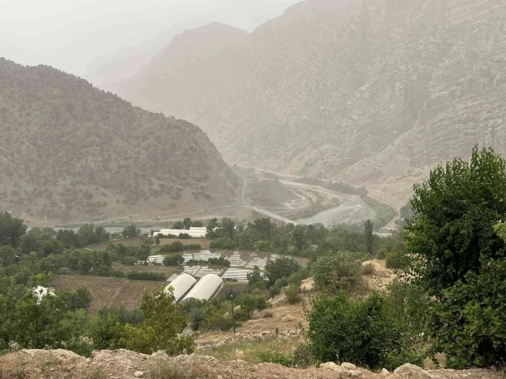 Hakkari-Çukurca yolu yarın 3 saat 20 dakika ulaşıma kapatılacak
