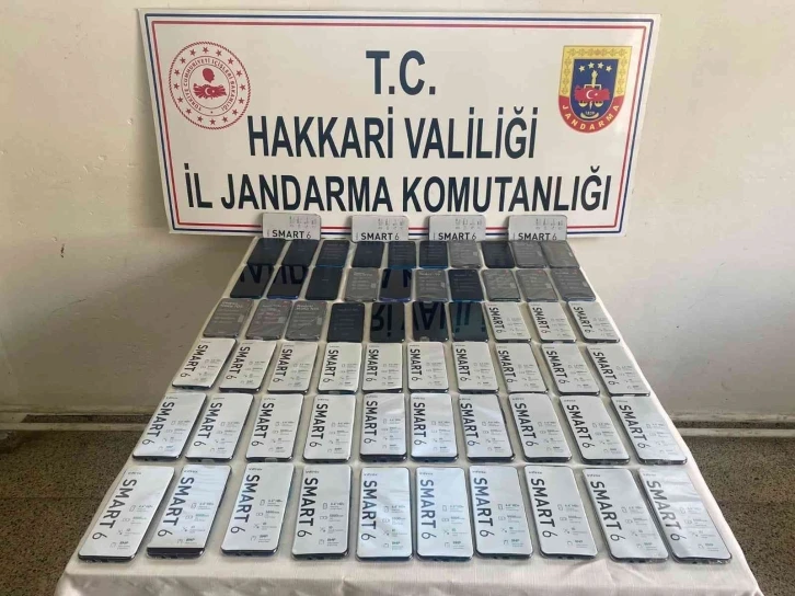 Hakkari’de 64 adet kaçak cep telefonu ele geçirildi
