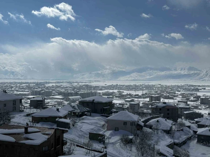 Hakkari’de 73 köy ve 118 mezra yolu ulaşıma kapandı
