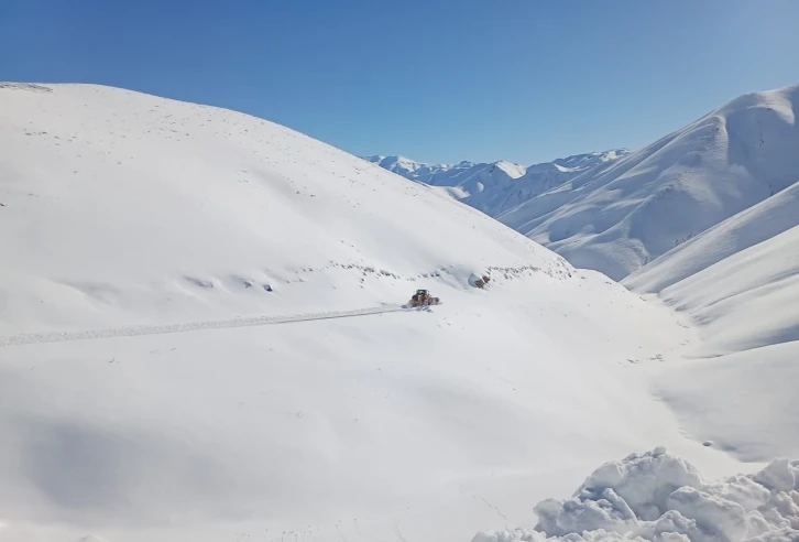 Hakkari’de 74 köy yolu ulaşıma açıldı
