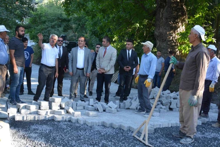 Hakkari’de bir semt toprak yoldan kurtarıldı
