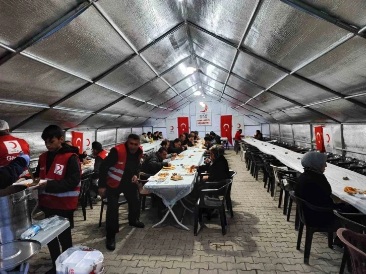 Hakkari’de iftar çadırı kuruldu
