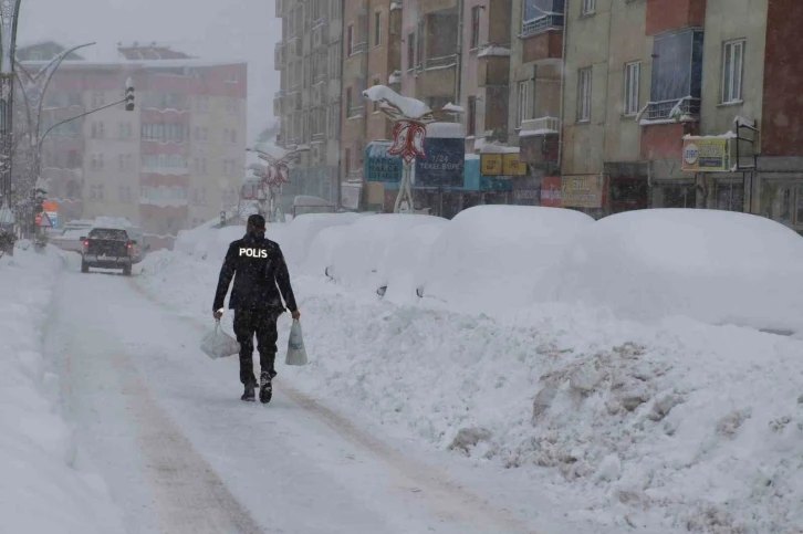 Hakkari’de kartpostallık kar manzaraları görenleri mest etti
