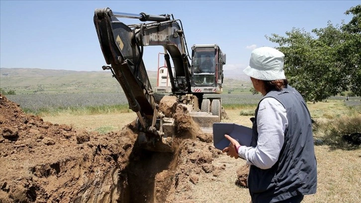Hakkari'de kazı çalışmalarıyla deprem üretme potansiyeli olan fay hattı araştırılıyor