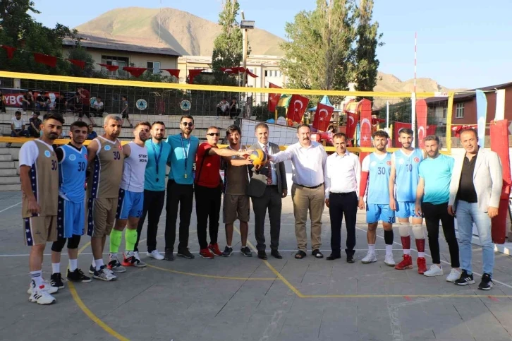 Hakkari’de ‘Sokak Voleybol Turnuvası’ başladı
