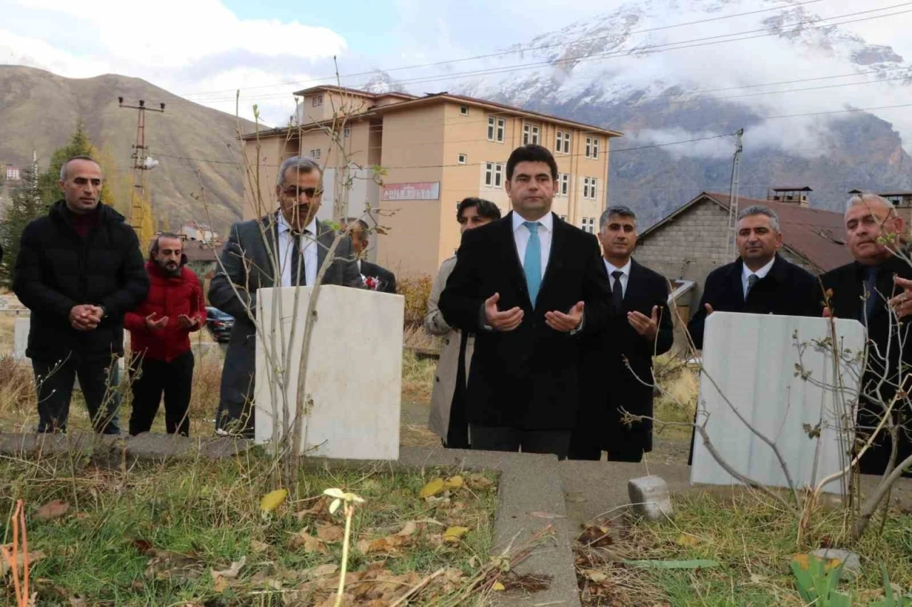 Hakkari’de vefat eden öğretmenler unutulmadı
