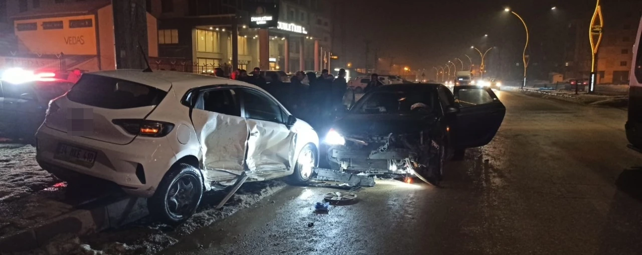 Hakkari’de zincirleme kaza: 3 yaralı
