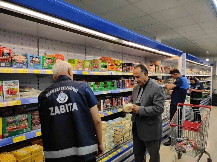 Hakkari’deki marketler titizlikle denetlendi
