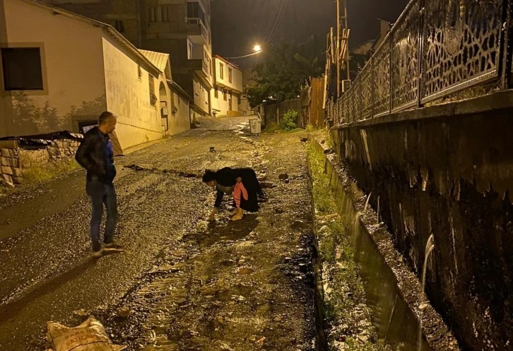 Hakkari’deki su taşkını korkuttu
