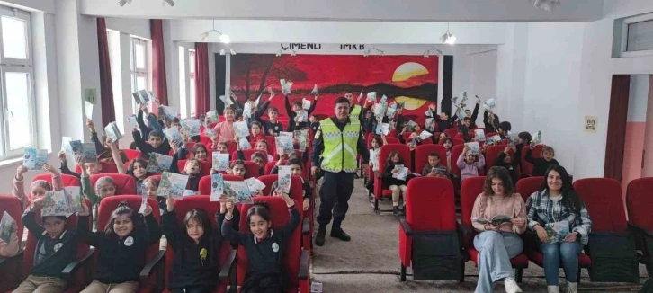 Hakkari Jandarmasından öğrencilere trafik eğitimi
