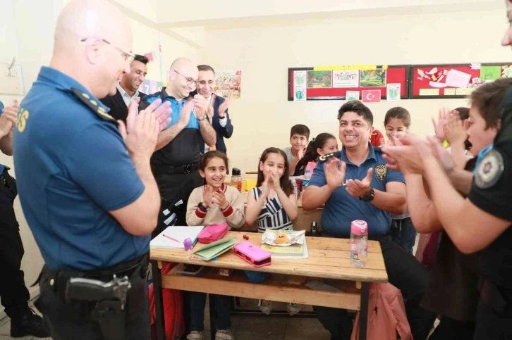 Hakkari polisi sevmeye ve sevindirmeye devam ediyor
