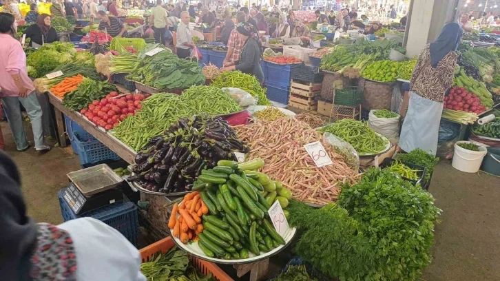 Halk pazarına yoğun ilgi
