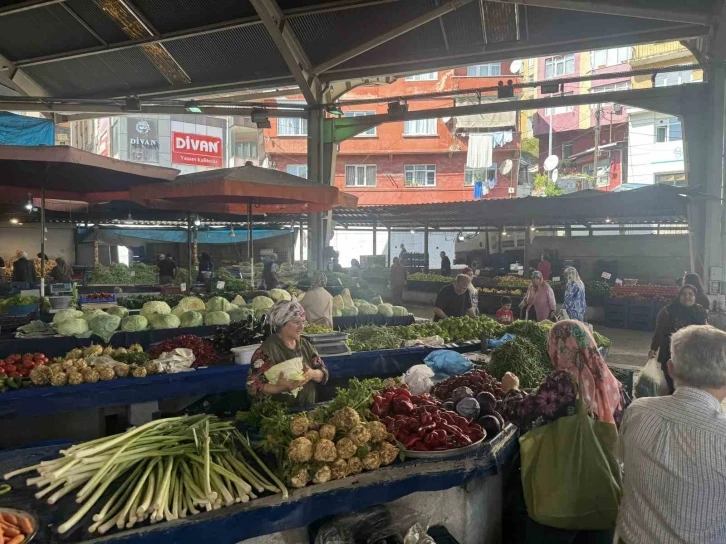 Halk pazarına yoğun ilgi
