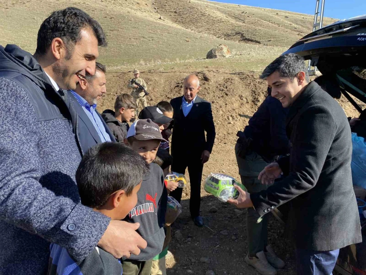 Hamur Kaymakamı Mahir, köy ziyaretlerinde vatandaşlarla buluştu
