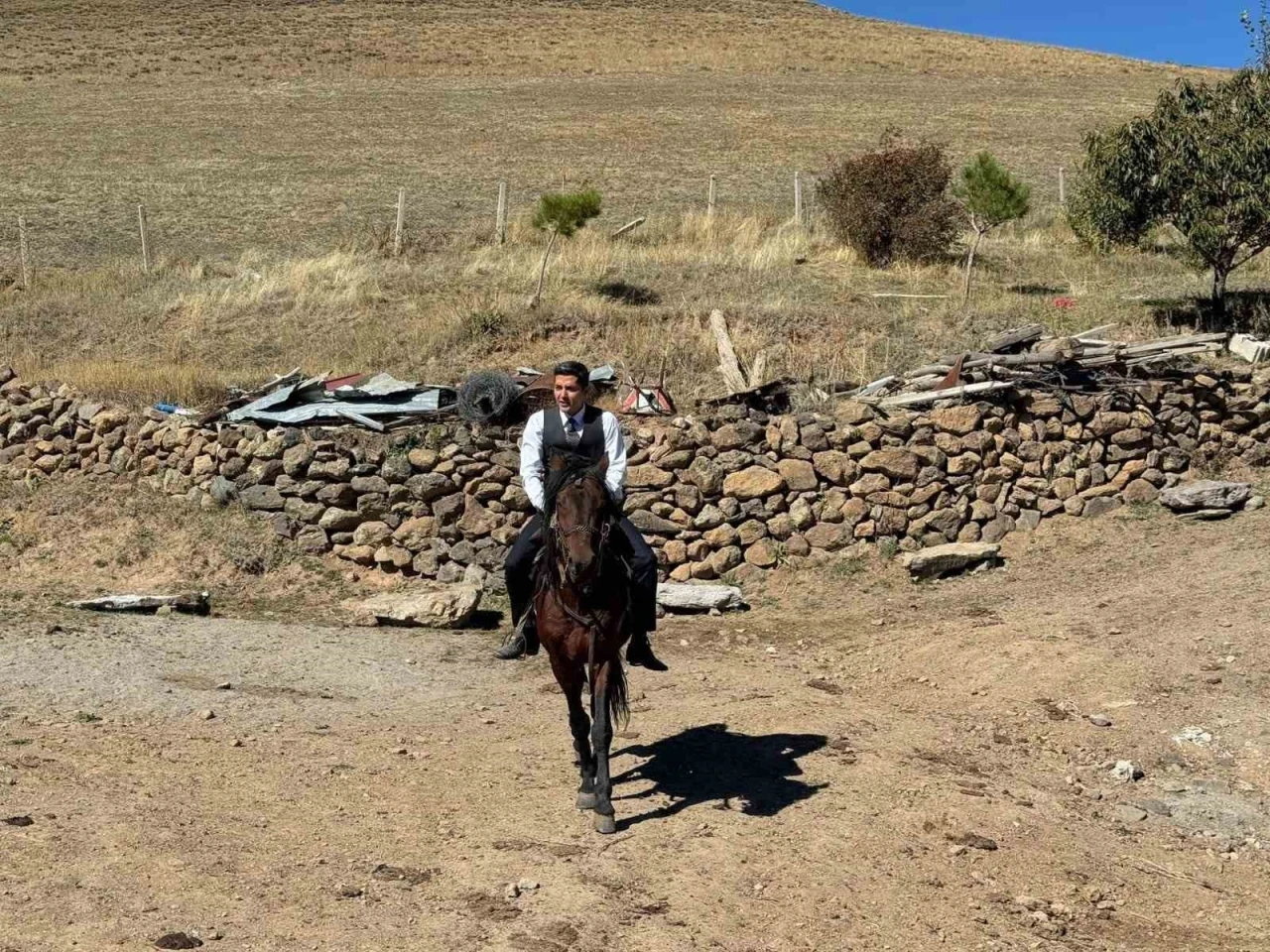 Hamur Kaymakamı Mahir, köy ziyaretlerine devam ediyor
