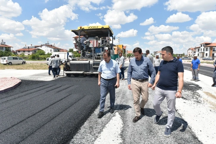 Hasan Kılca yol asfaltlama çalışmalarını yerinde inceledi
