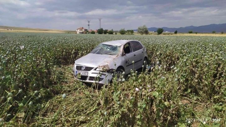 Haşhaş tarlasına devrilen otomobilin sürücüsü yaralandı
